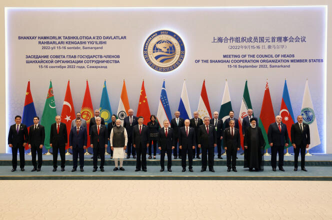 A group photo of participants in the Shanghai Cooperation Organization (SCO) summit in Samarkand, Uzbekistan on September 16, 2022.