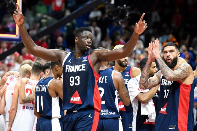 France's players including France's Moustapha Fall (C) and France's Vincent Poirier (R) celebrate after winning the FIBA Eurobasket 2022 semi-final basketball match between Poland and France in Berlin on September 16, 2022.