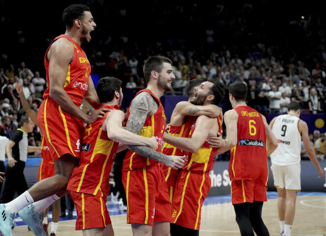 The happiness of the Spaniards at the end of the semi-final which they won against Germany on Friday 14 September. 