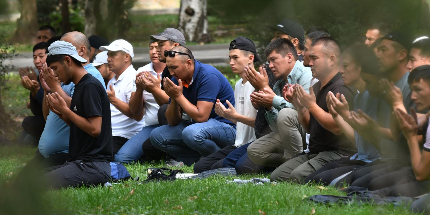 Kyrgyzstan and Tajikistan sit down for talks after border fighting