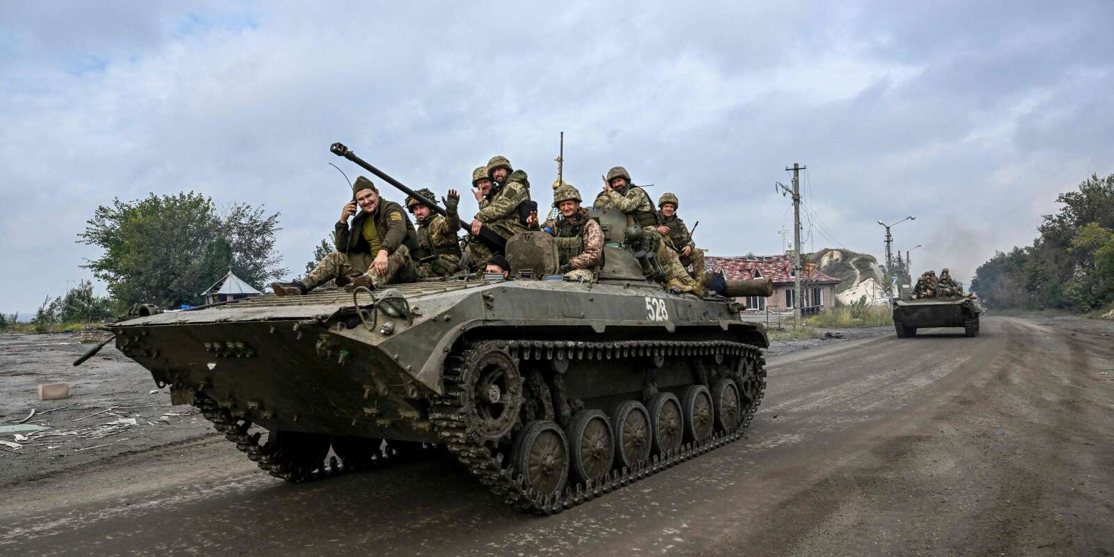 Des soldats ukrainiens, près d’Izioum, dans la région de Kharkiv (Ukraine), le 16 septembre 2022.