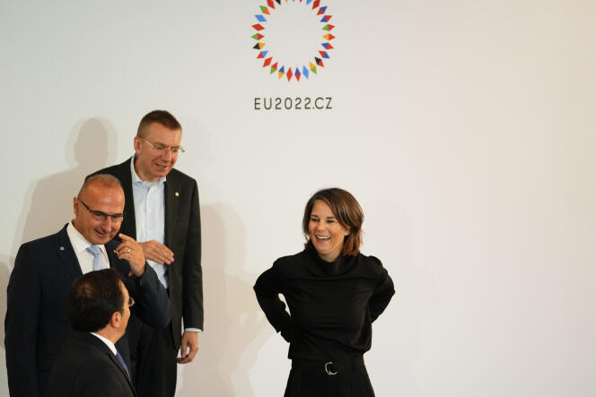 German Foreign Minister Annalena Baerbock (right) with, from left, her Spanish counterparts José Manuel Albares, Croatian Gordan Grlic Radman, and Latvian Edgars Rinkevics, at a meeting of EU foreign ministers in Prague, August 31, 2022.