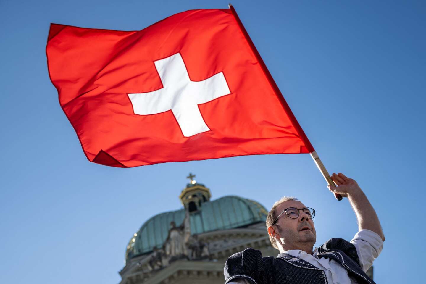 La Svizzera ha votato per estendere di un anno il lavoro delle donne