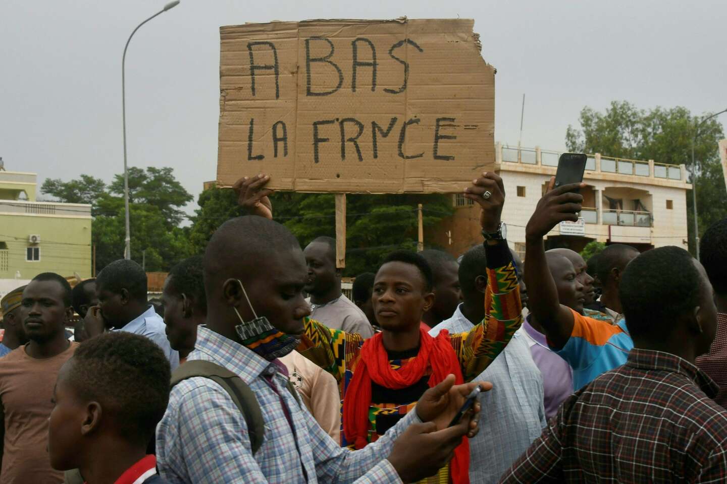 Au Niger, des centaines de personnes manifestent contre la présence militaire française