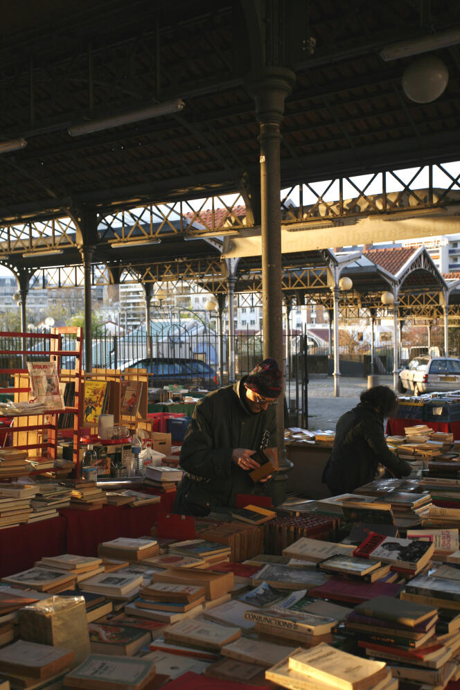 Au marché du livre ­ancien et d’occasion du parc Georges Brassens  (Paris 15e).