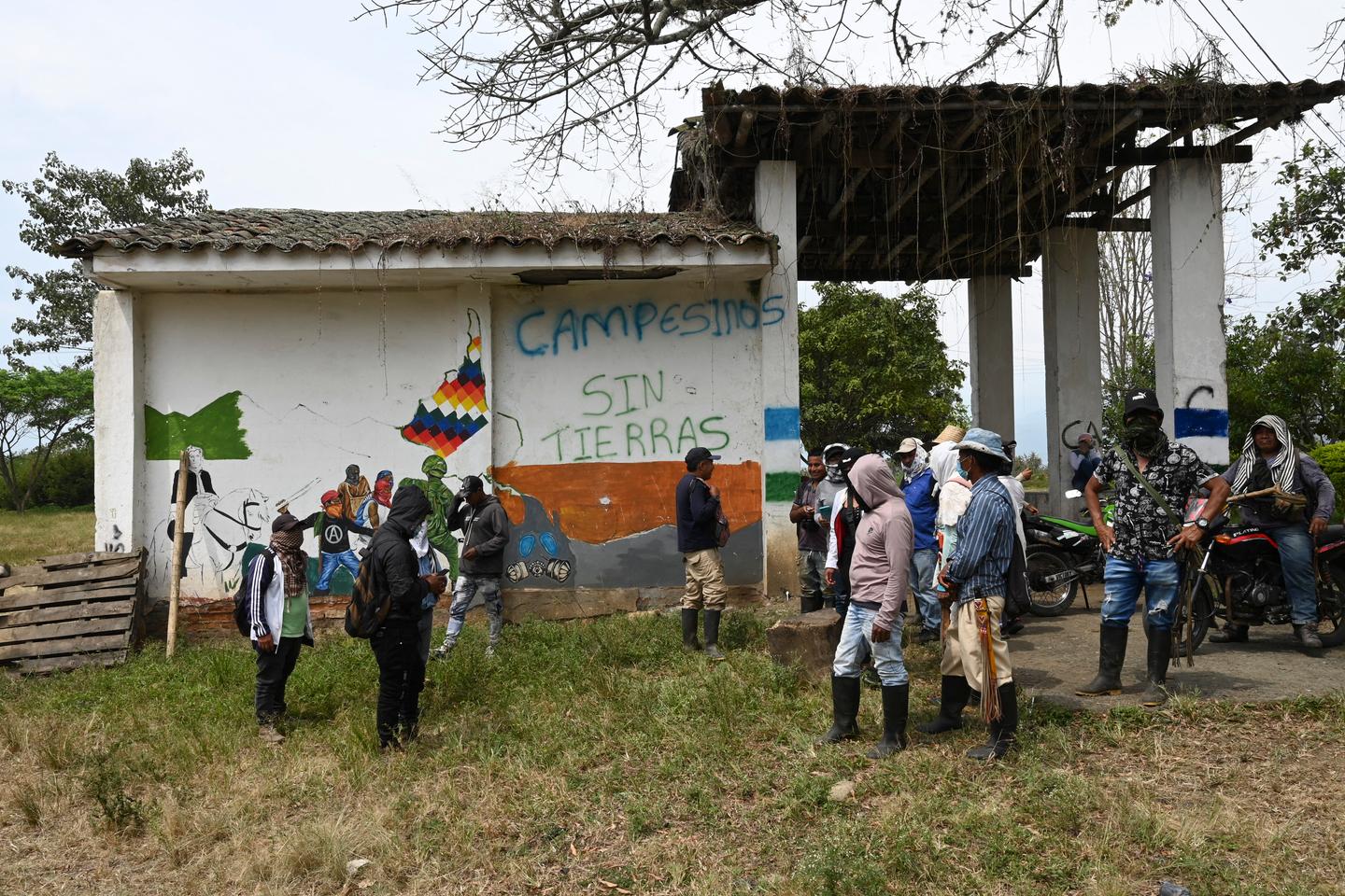In Colombia, indigenous people occupy “ancestral lands” Archynewsy
