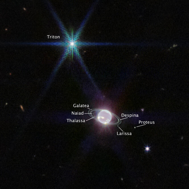 Teleskop James-Webb menangkap tujuh dari empat belas satelit alami Neptunus yang diketahui: Galatea, Naiad, Thalassa, Despina, Proteus, Larissa, dan Triton. 