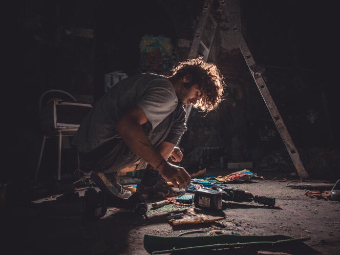 The street artist Bordalo II in his studio in Lisbon (Portugal), in 2018.