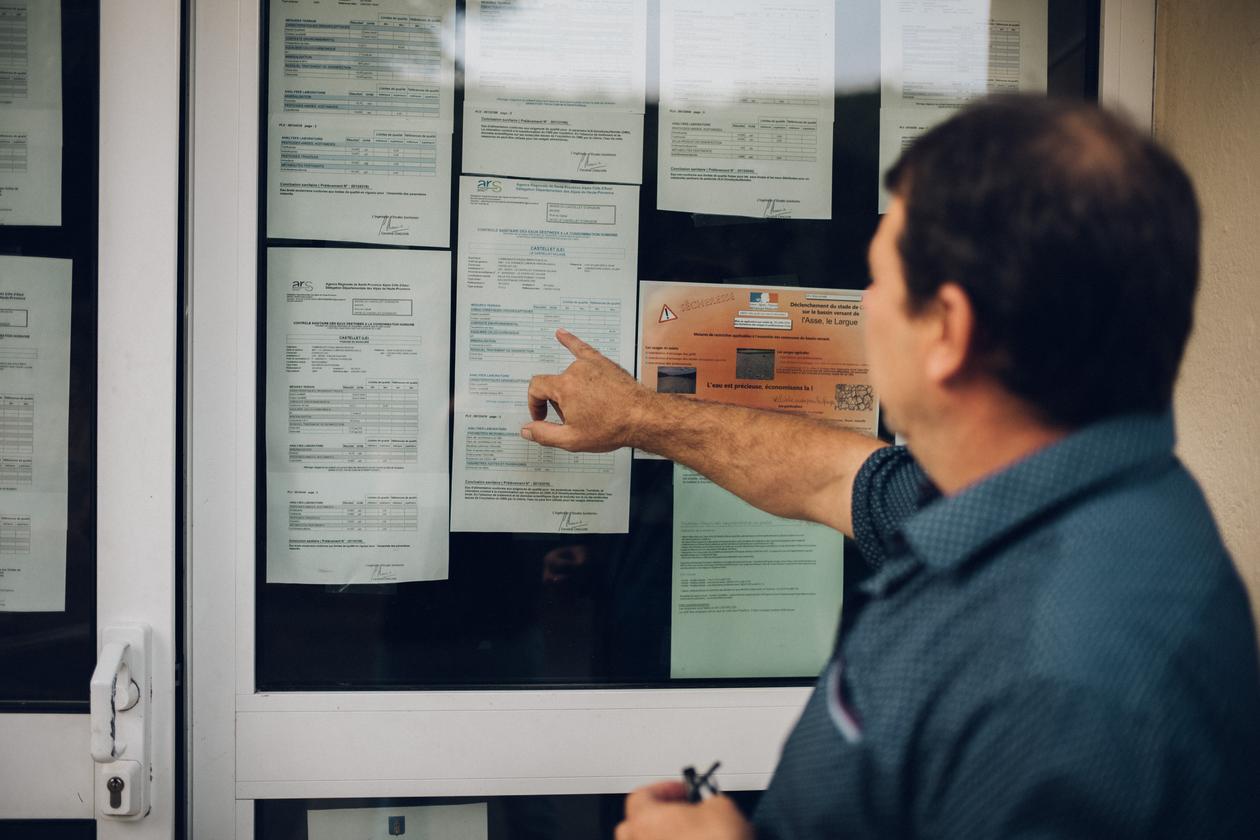 Les résultats des analyses d’eau sont affichés à la mairie du Castellet (Alpes-de-Haute-Provence), le 13 septembre 2022.