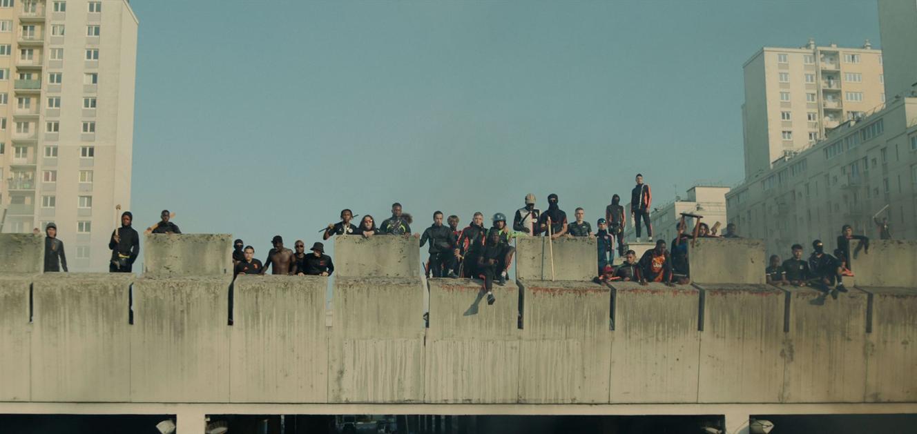 « Athena », sur Netflix, fait de la cité une zone de guerre