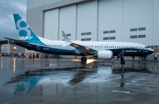 Le premier Boeing 737 MAX sorti de l’usine de Renton, dans l’Etat de Washington, aux Etats-Unis, le 8 décembre 2015. 