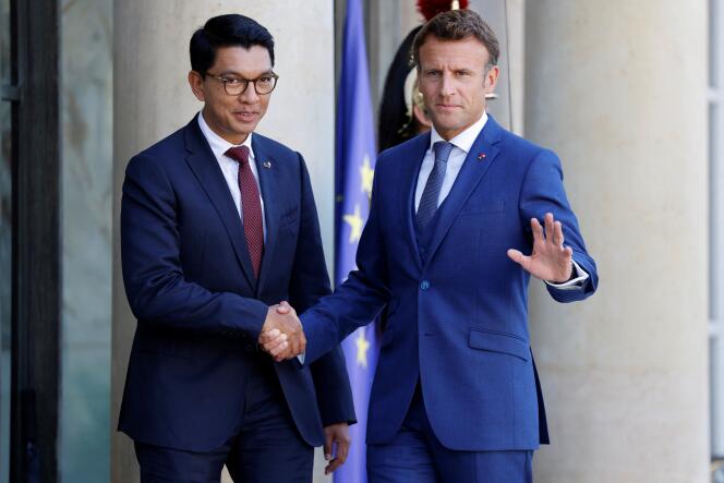 Les présidents Andry Rajoelina et Emmanuel Macron, au palais de l’Elysée, le 29 août 2022.
