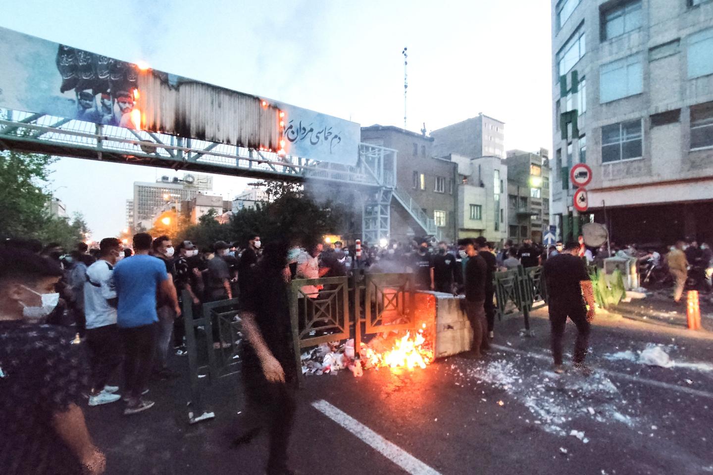 Death toll in Iran protests climbs as internet access curbed
