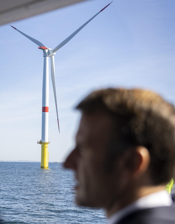 Emmanuel Macron lors de la visite d’un parc éolien au large de Saint-Nazaire (Loire-Atlantique), le 22 septembre 2022.