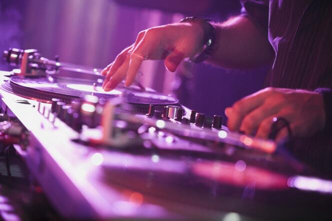 Des artistes, aux statuts de DJ ou de producteur, ont vu, en 2020, leurs dates rémunérées divisées au minimum de moitié.
