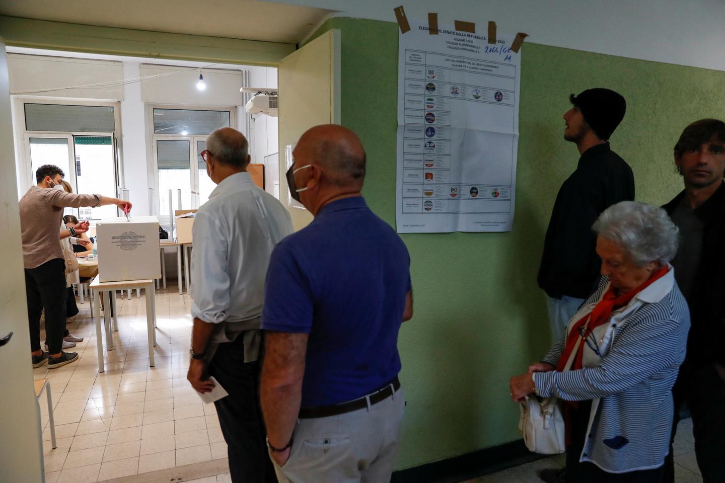 Elections législatives en Italie le taux de participation en forte baisse