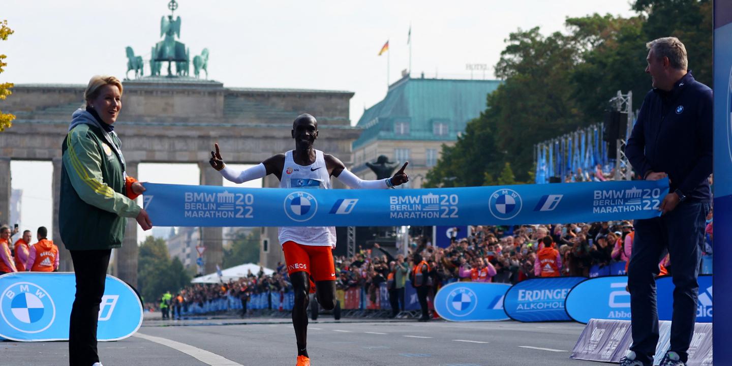Eliud Kipchoge bat le record du monde du marathon à Berlin