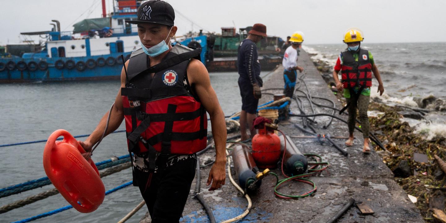 Thousands evacuated as typhoon Noru hits the Philippines