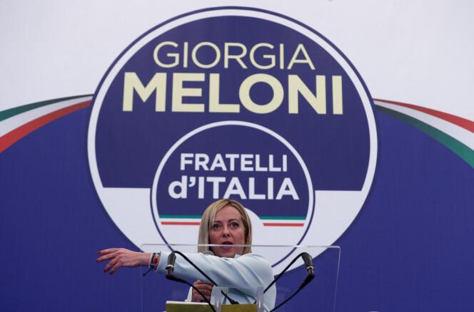Giorgia Meloni, habla en la sede del partido durante la noche de las elecciones, en Roma, Italia, el 26 de septiembre de 2022. 