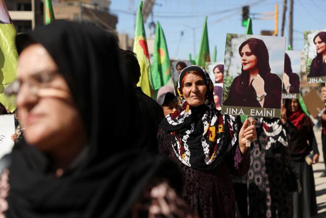 Manifestation en soutien aux femmes iraniennes le 26 septembre à Qamishli,  dans le territoire kurde dans le nord de la Syrie.