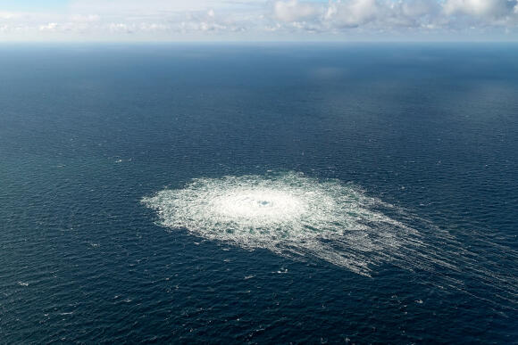 Photo des bouillonnements observés à la surface de la mer Baltique par l’armée danoise, mardi 27 septembre 2022.