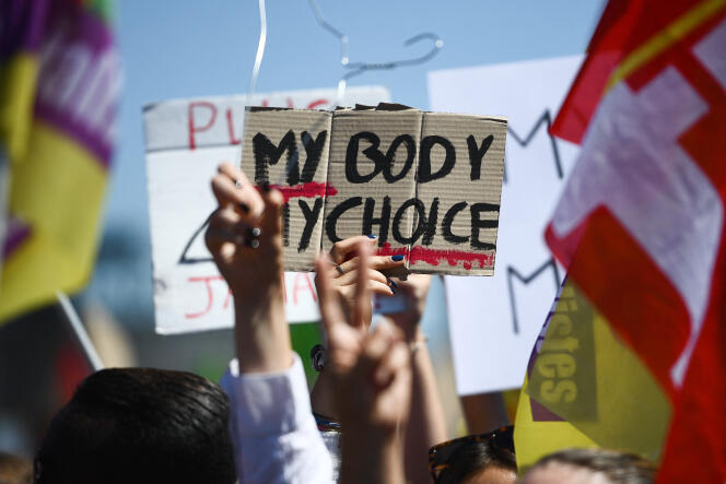 Manifestation pour l’inscription du droit à l’avortement dans la Constitution, à Paris, le 2 juillet 2022.