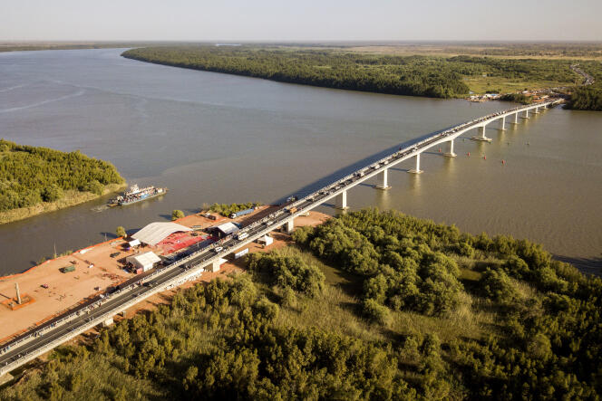 El puente Farafenni sobre el río Gambia, en enero de 2019, durante su inauguración.