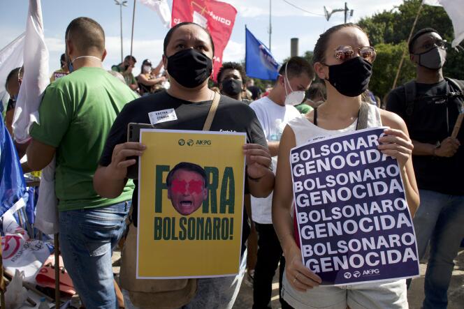 Demonstration organized by the Fora Bolsonaro movement (“Outside Bolsonaro”), in May 2021, in the midst of the wave of Covid-19.  Image taken from “Jair Bolsonaro, another Brazil” (2022), documentary by Laetitia Rossi and Ingrid Piponiot.