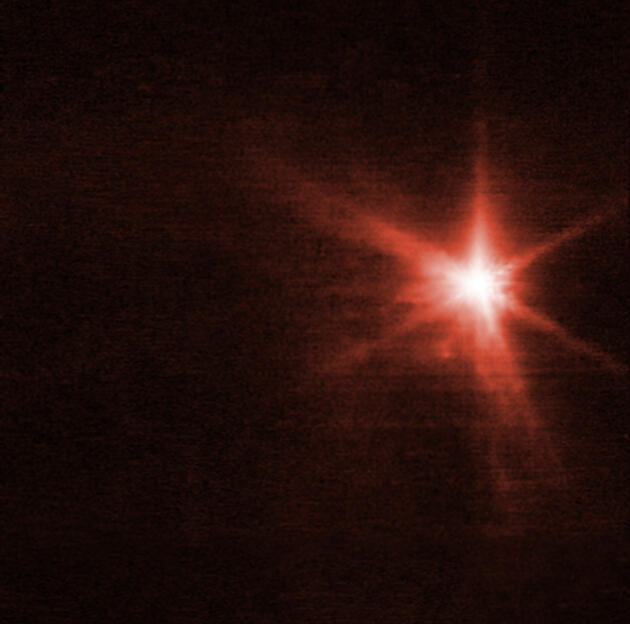 Image de l’astéroïde Dimorphos fournie le 29 septembre 2022 par l’Agence spatiale européenne, capturée par la caméra NIRCam du James-Webb, plusieurs heures après la collision avec la sonde DART. (ESA/WEBB/AFP)