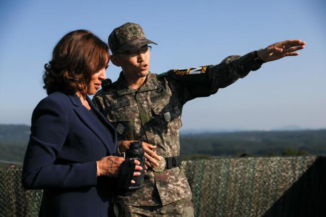 Kamala Harris, vicepresidenta de EE. UU., visitando la zona desmilitarizada entre Corea del Norte y Corea del Sur, el jueves 29 de septiembre.