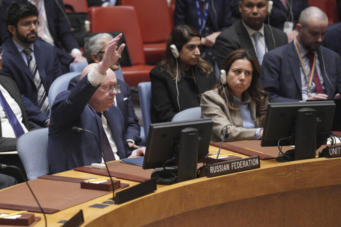 L’ambassadeur russe à l’ONU, Vassily Nebenzia, s’oppose à l’adoption d’une résolution condamnant l’annexion par Moscou des régions ukrainiennes de Louhansk, Donetsk, Zaporijia et Kherson, à New York, le 30 septembre 2022.