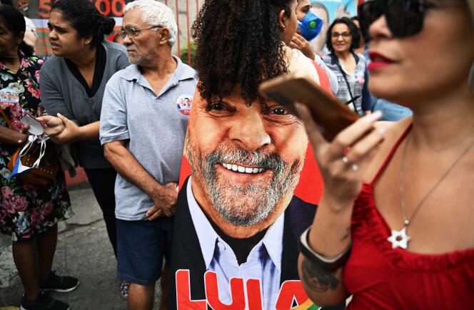 Des partisans du candidat à l’élection présidentielle Luiz Inacio Lula da Silva assistent à un rassemblement à Rio de Janeiro, le 25 septembre 2022. 