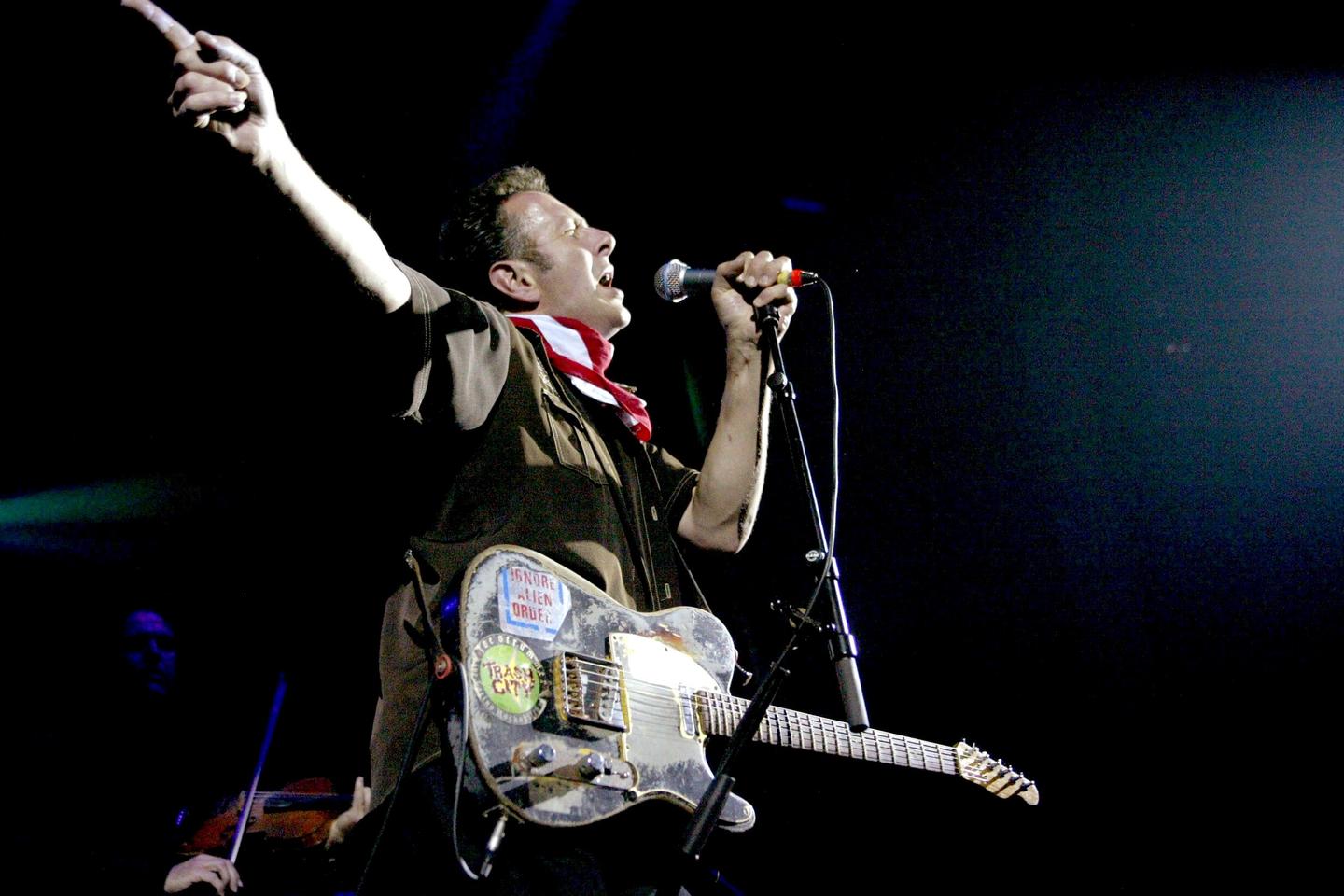 Les trésors exhumés des ultimes années de Joe Strummer