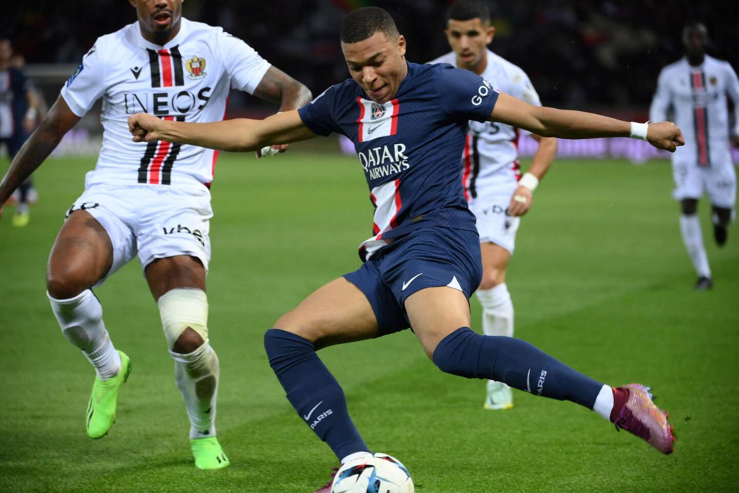 Ligue 1 : le PSG bat Nice (2-1) et reprend la tête du championnat
