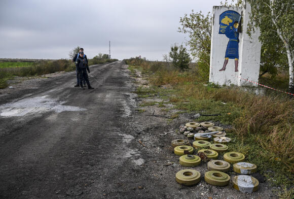 Des mines antichars récupérées et désactivées près d’Izioum, dans l’est de l’Ukraine, le 1er octobre 2022.