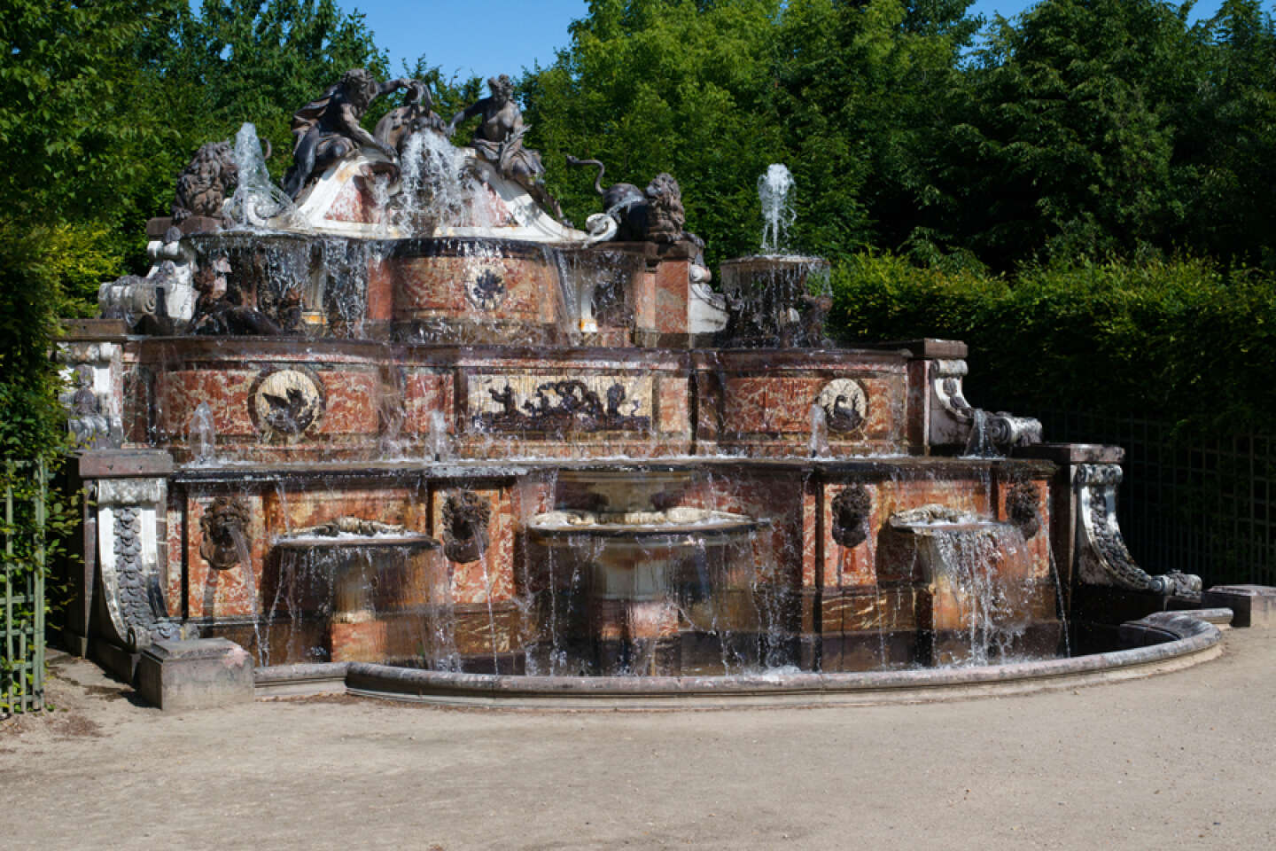 Le buffet d’eau de Trianon bientôt remis à neuf, la fontaine Médicis restaurée et un jardin d’artiste à la BnF Richelieu