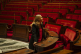 Yaël Braun-Pivet discute avec des visiteurs dans l’hémicycle de l’Assemblée Nationale, le 23 septembre 2022.