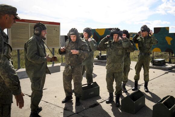 Des recrues se préparent à participer à un entraînement militaire sur un champ de tir dans la région de Krasnodar, dans le sud de la Russie, mardi 4 octobre 2022.