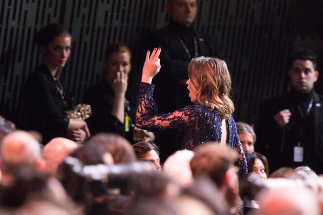L’actrice Adèle Haenel quitte la cérémonie des Césars, le 28 février 2020, à l’annonce de l’attribution d’une récompense à Roman Polanski.