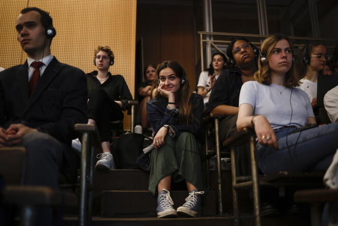 Sciences Po students listen to Ukrainian President Volodymyr Zelensky speaking by videoconference at the Institute of Political Studies in Paris on May 11, 2022. 