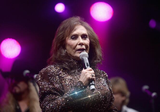 Loretta Lynn performs onstage during the Big Barrel Country Music Festival in Dover, USA on June 27, 2015.