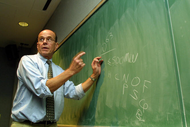 K. Barry Sharpless, colauréat du prix Nobel de chimie, à l’institut de recherche Scripps, à La Jolla (Etats-Unis), en octobre 2001.