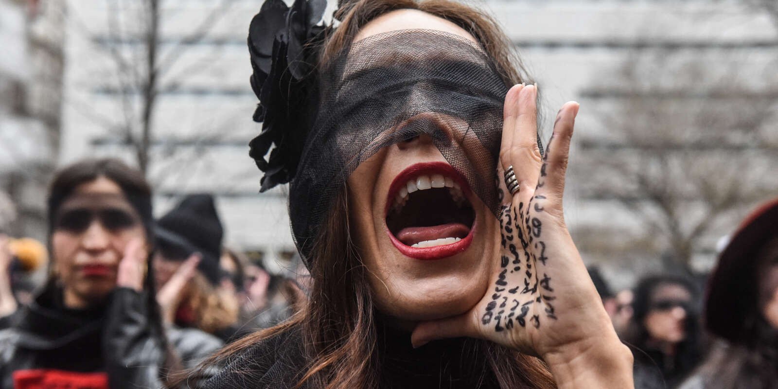 Des femmes protestent devant le tribunal pénal de New York pendant le procès pour crimes sexuels de Harvey Weinstein. Le 10 janvier 2020.