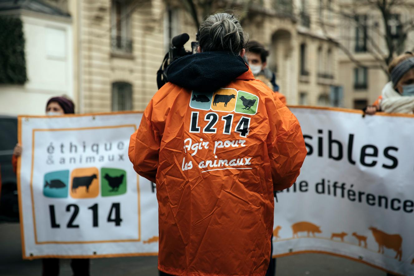 Des militants de l’association de défense des animaux L214 lors d’un rassemblement devant l’Assemblée nationale, à Paris, le 26 janvier 2021