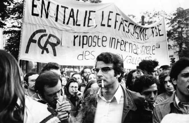 Alain Krivine lors d’une manifestation à Paris (vers 1975).