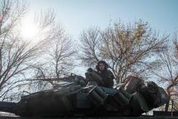 Un soldat ukrainien sur un char, à Bakhmut, le 7 octobre 2022.