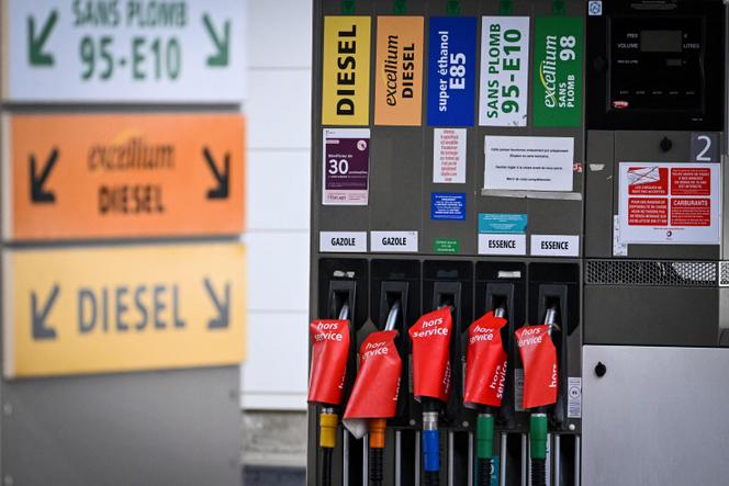 Samedi 8 octobre, à la mi-journée, un peu plus d’une station sur cinq (20,7 %) connaissait des difficultés d’approvisionnement sur au moins un type de carburant, selon le ministère de la transition énergétique.