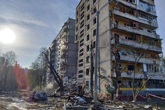 Image provenant des services de secours ukrainiens, dimanche 9 octobre après le bombardement de Zaporijia.