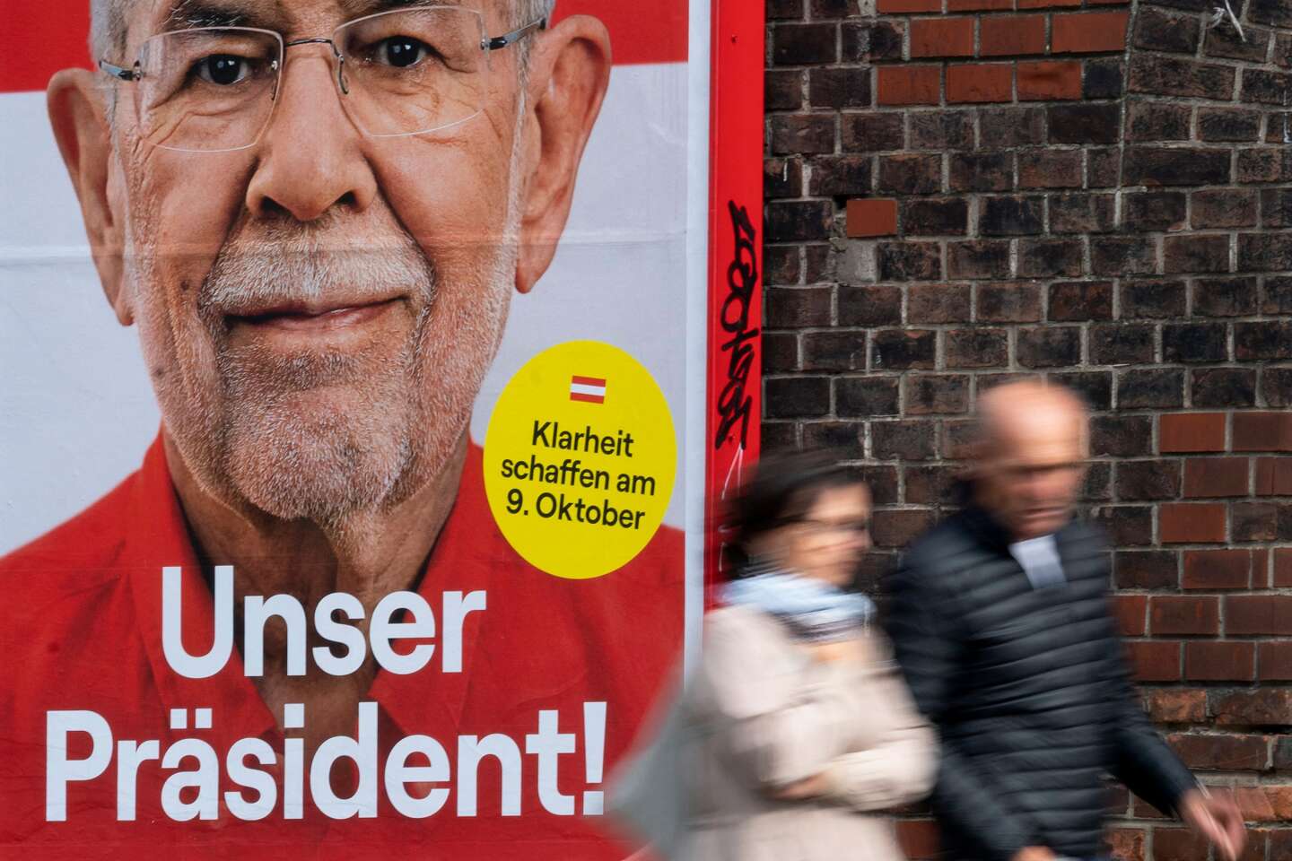 Österreich wählt seinen Präsidenten, wobei der scheidende Umweltschützer Van der Bellen der Favorit ist