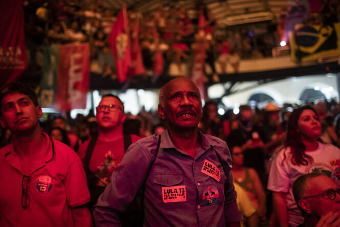 Des supporters de l’ancien président brésilien Inacio Lula da Silva, lors d’un rassemblement de soutien pour sa victoire au second tour de l’élection présidentielle, à Rio de Janeiro, au Brésil, le 6 octobre 2022. 